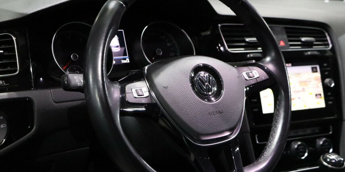 VW Golf VII 1.5 TSI HIGHLINE R-LINE SPORT BLACK LED 192.000 km 12.444 &euro; Hamm 59077