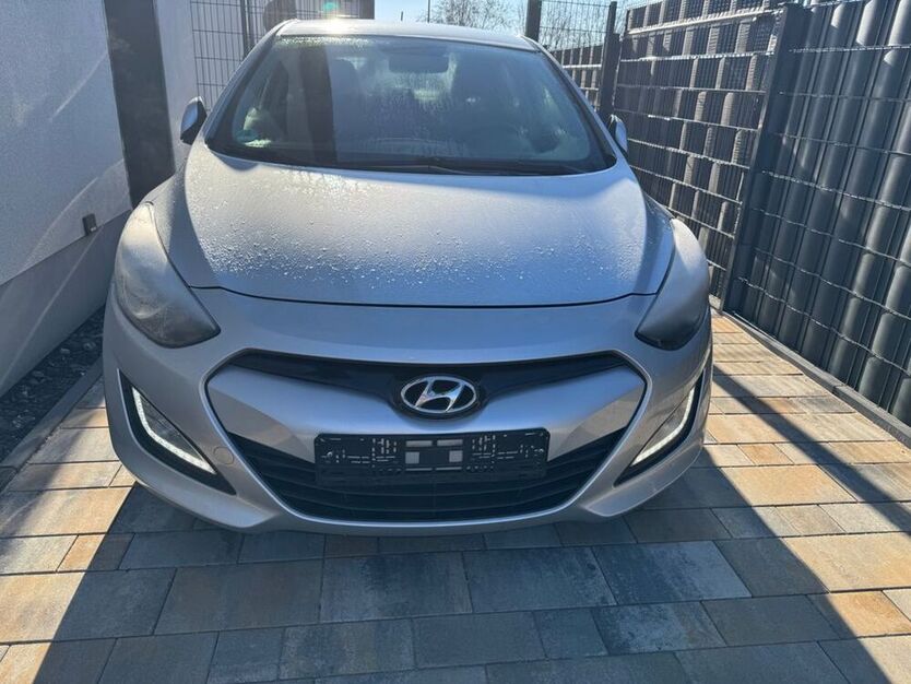 i30