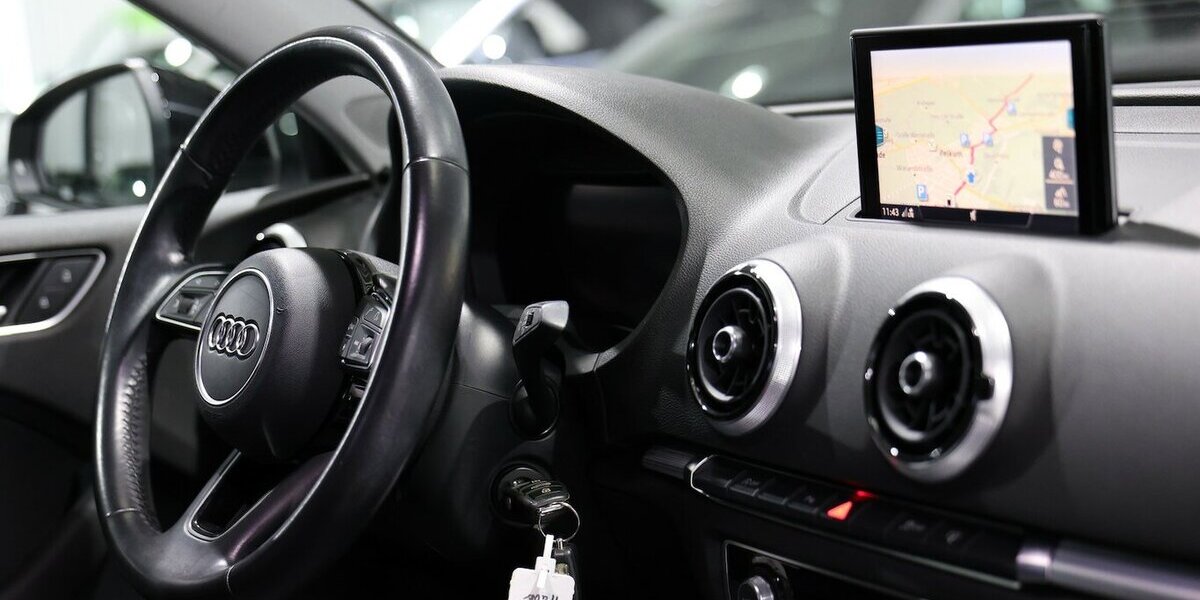 Audi A3 LIMOUSINE 1.4 TFSI BUSINESS / VIRTUAL-COCKPIT 119.000 km 17.333 &euro; Hamm 59077