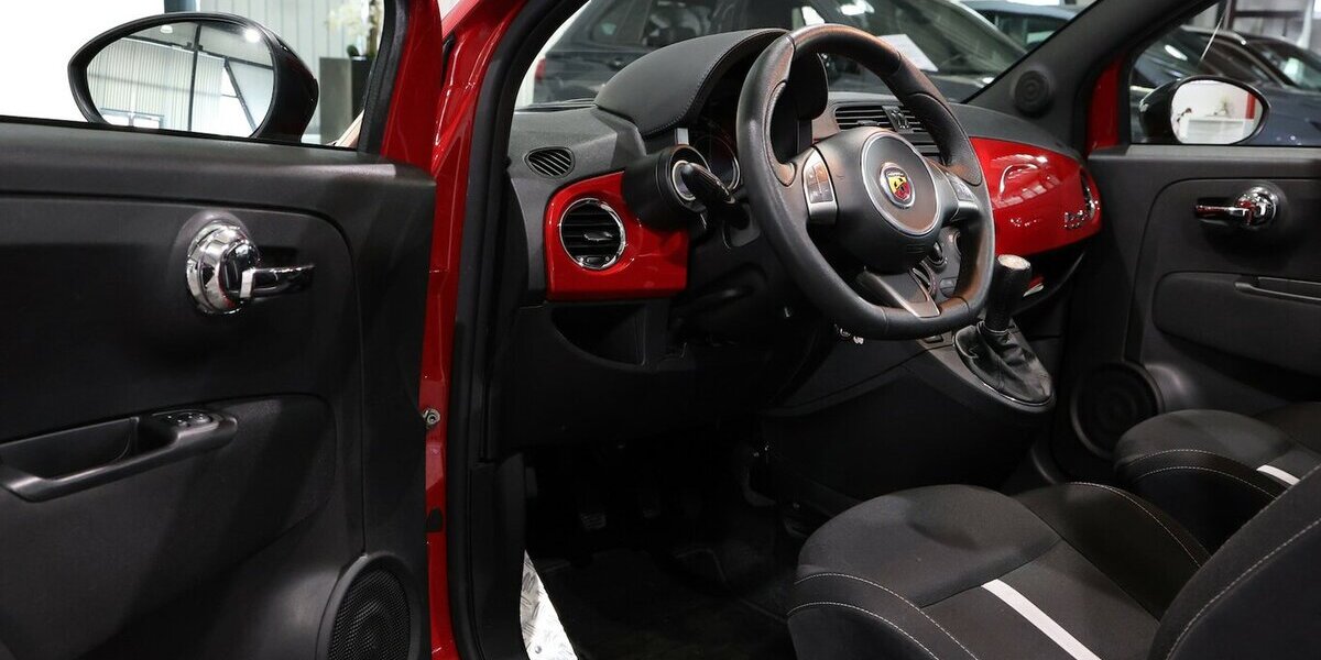 Abarth 500C SPORT-MODE / NAVI+ / SPORT-ALCANTARA-SITZE 104.000 km 11.777 &euro; Hamm 59077