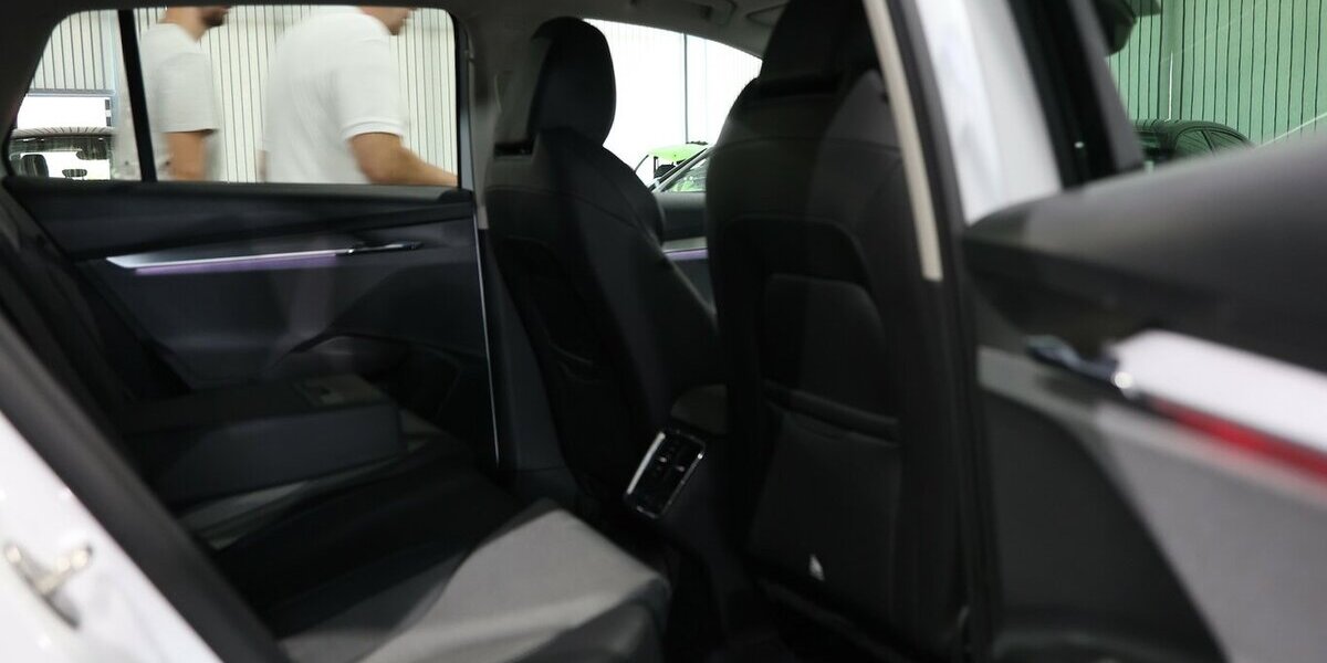 Skoda Enyaq IV 80 LOFT SPORT WHITE / WÄRMEPUMPE / 63.000 km 29.666 &euro; Hamm 59077