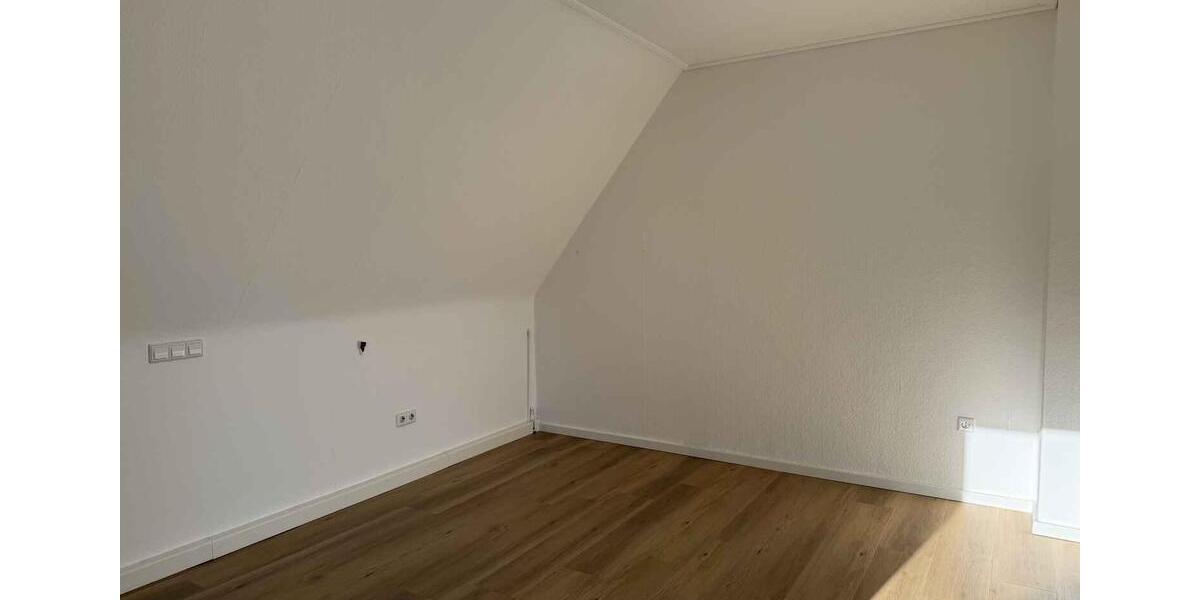 Freistehendes Einfamilienhaus mit Garten & Doppelgarage in Westtünnen! 4.5 zimmer