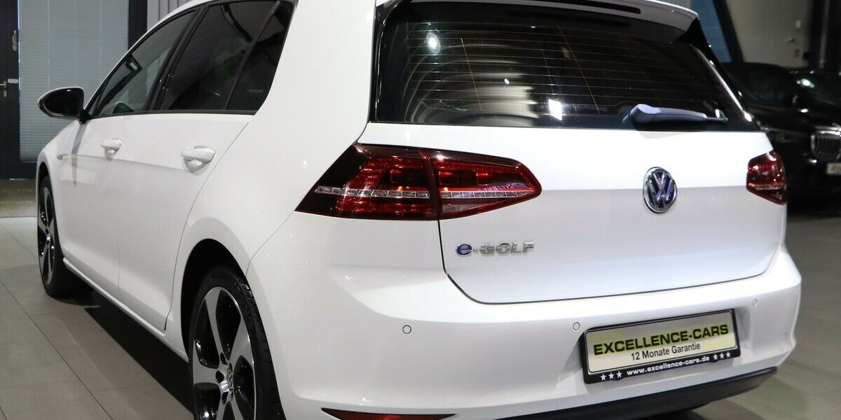 VW Golf E-GOLF VII DSG WHITE / LED / NAVI-DP+APPLE 52.000 km 12.577 &euro; Hamm 59077