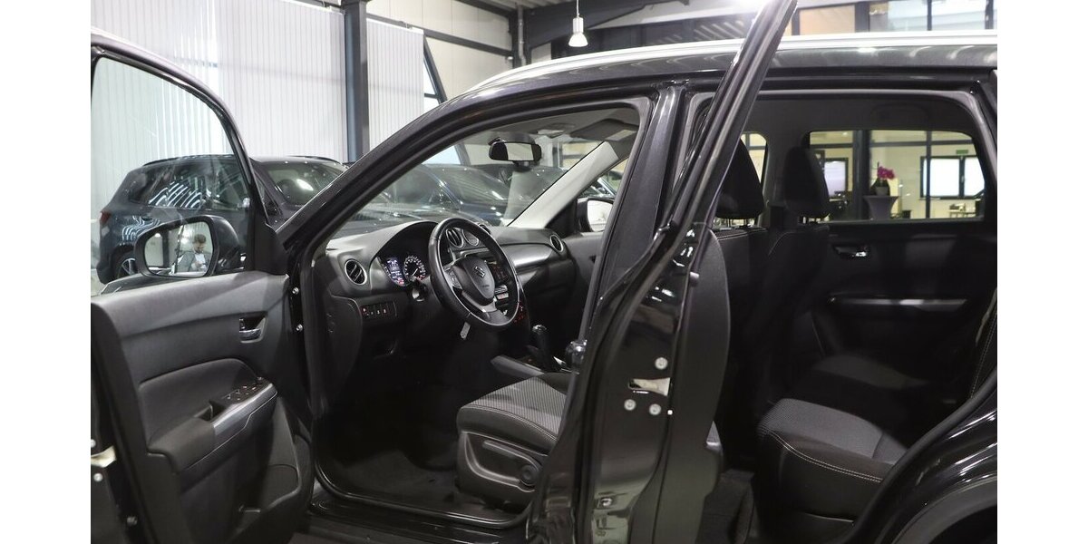 Suzuki Vitara 1.0 CLUB / NAVI+KAMERA, KLIMAAUTOMATIK 62.000 km 12.444 &euro; Hamm 59077