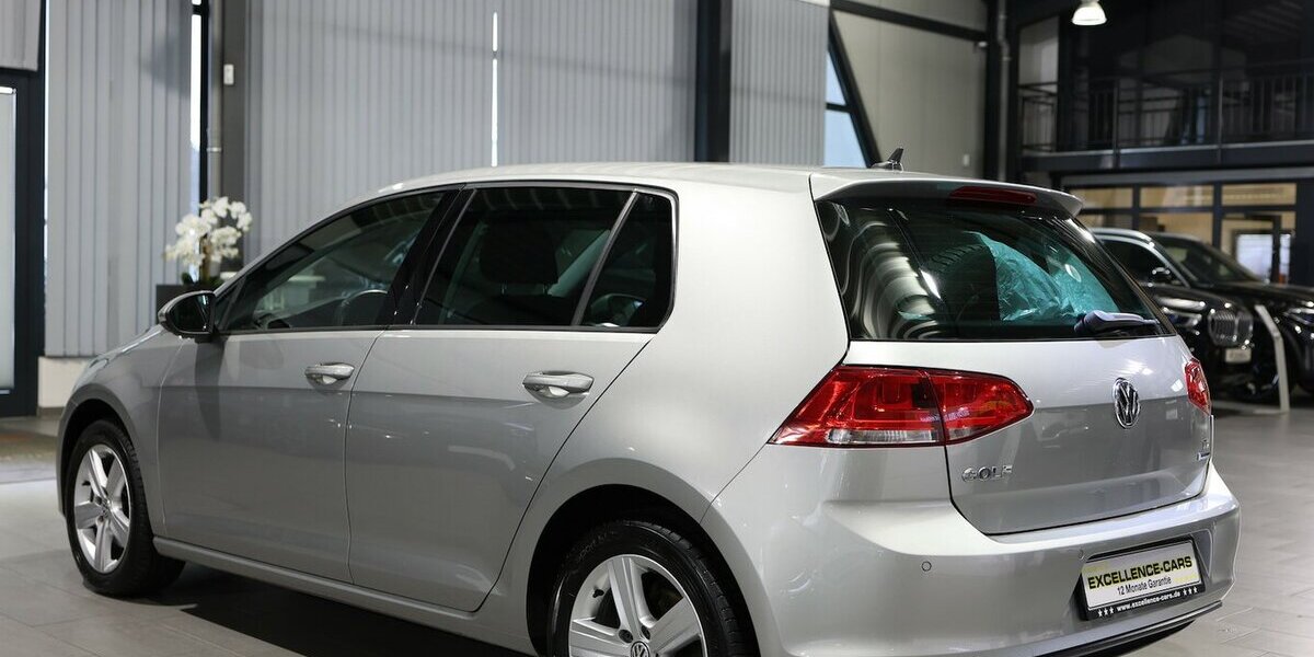 VW Golf VII 1.6 TDI Comfortline COMPOSITION-COLOUR 143.000 km 10.555 &euro; Hamm 59077