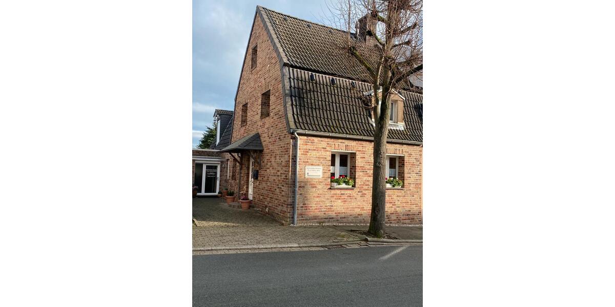 VON PRIVAT: Doppelhaushälfte mit anliegendem voll ausgestatteten, 8 zimmer