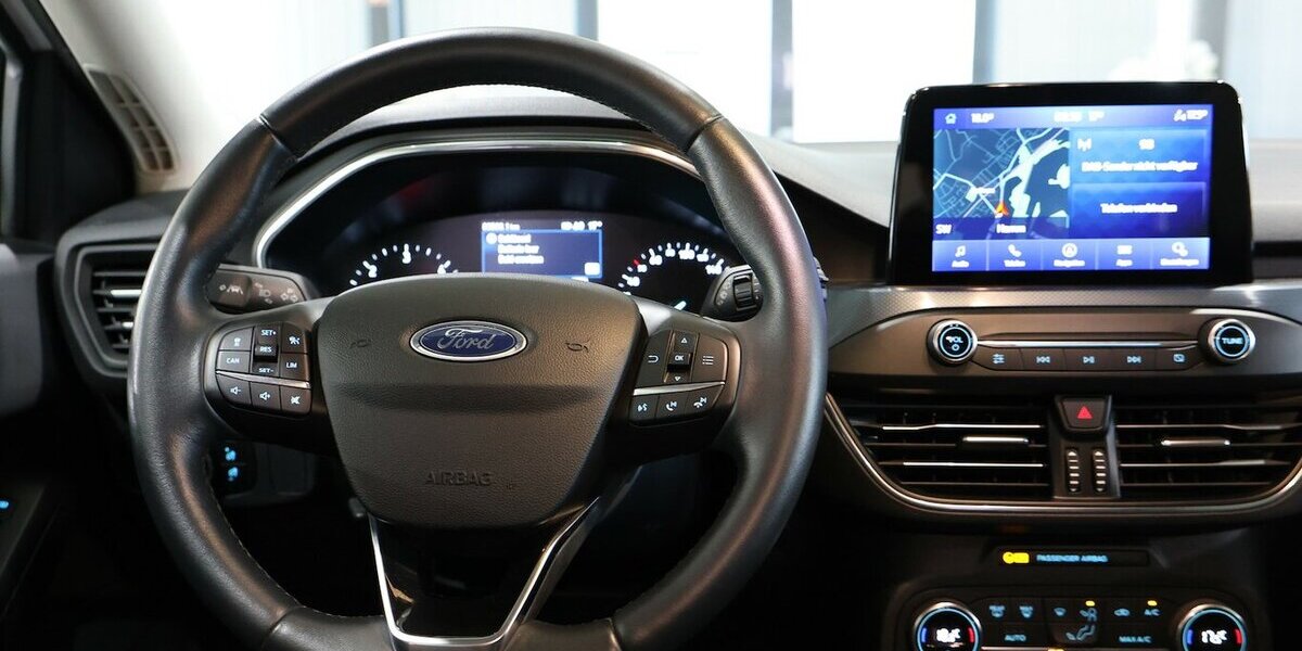 Ford Focus LIMOUSINE 1.5 EcoBlue ACTIVE WHITE / LED 83.000 km 14.331 &euro; Hamm 59077