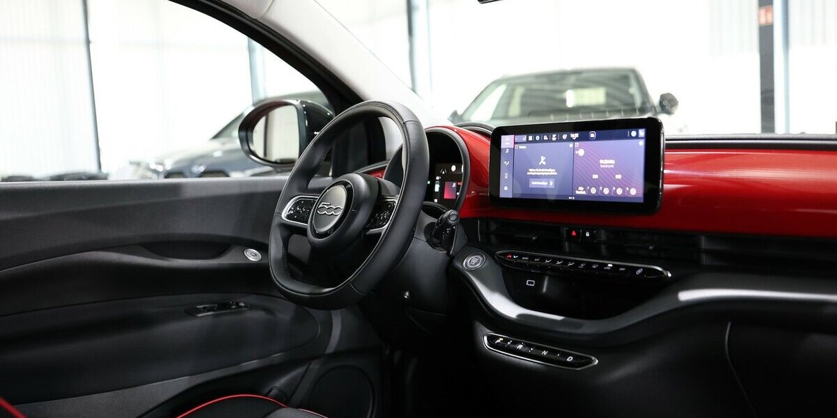 Fiat 500e RED BLACK / 98,8% / VIRTUAL / APPLE+KAMERA 9.000 km 19.700 &euro; Hamm 59077