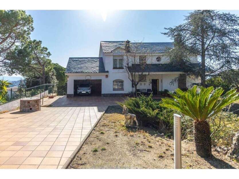 Haus zum Kaufen in Bigues i Riells 740.000 € 476 m²