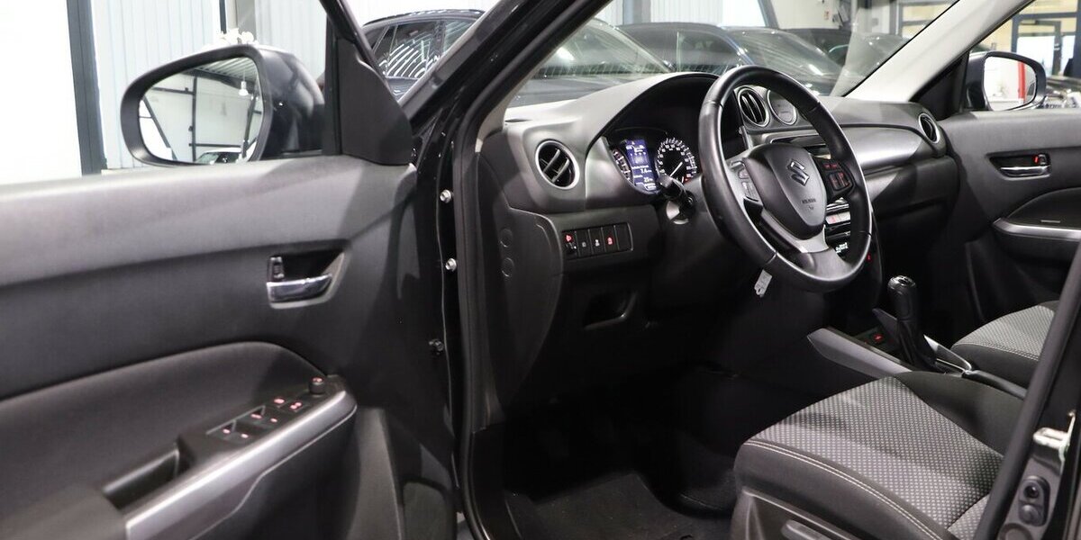 Suzuki Vitara 1.0 CLUB / NAVI+KAMERA, KLIMAAUTOMATIK 62.000 km 12.444 &euro; Hamm 59077