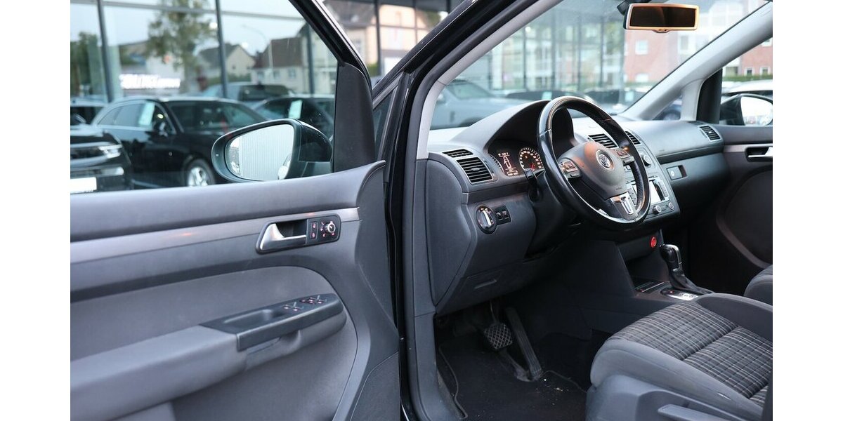 VW Touran CROSS 2.0 TDI DSG FAMILY / BI-XENON 260.000 km 5.902 &euro; Hamm 59077