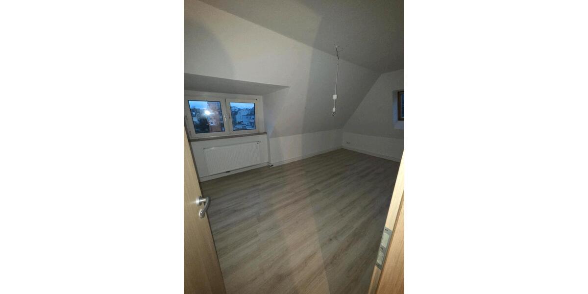 35 Zimmer 60qm Dachgeschoss Wohnung 3 zimmer
