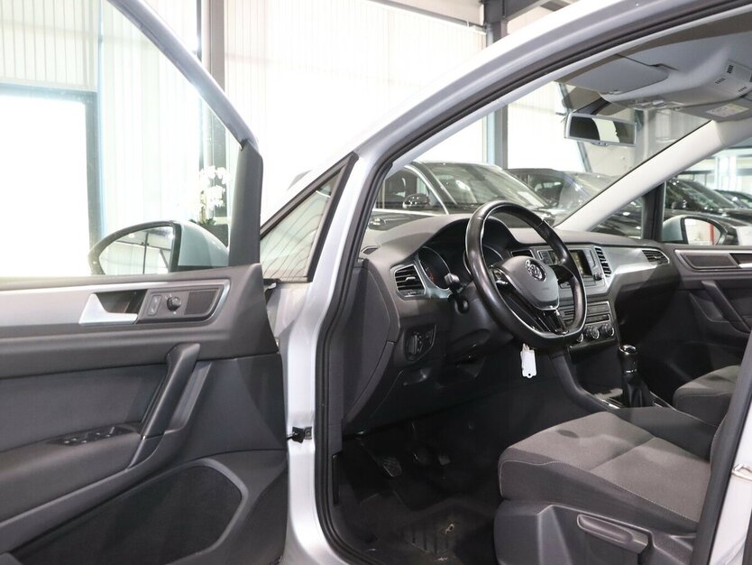 VW Golf Sportsvan 1.2 TSI / 2-ZONEN-KLIMAAUTOMATIK 120.000 km 8.444 € Hamm 59077