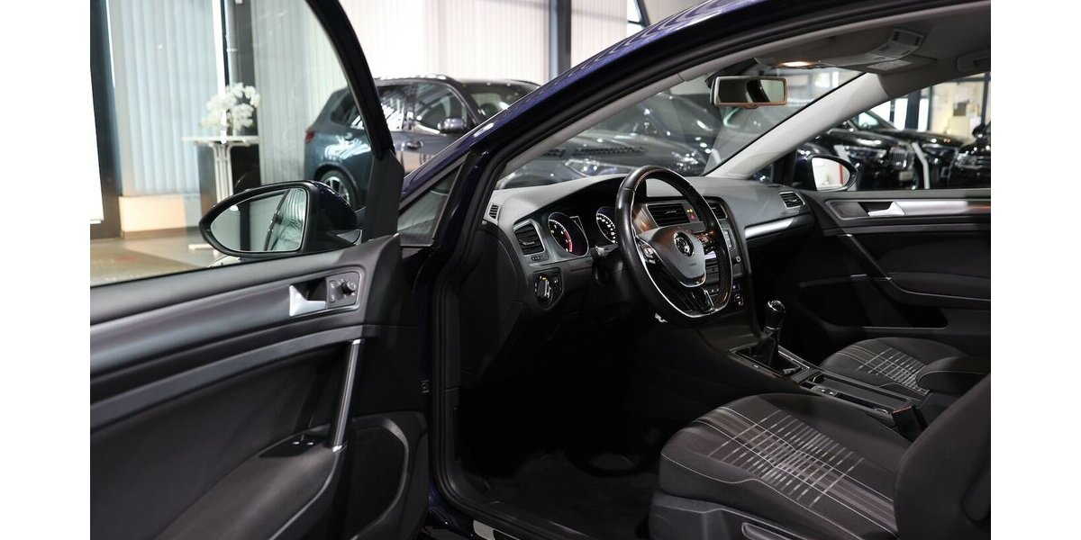 VW Golf VII 1.2 TSI LOUNGE 3-TÜRER / ERST 55.000-KM 55.000 km 10.555 &euro; Hamm 59077
