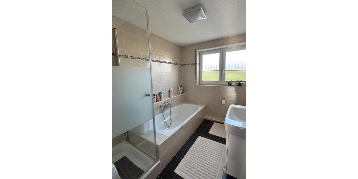 Doppelhaushälfte mit Einbauküche, Wintergarten und Garage 5 zimmer