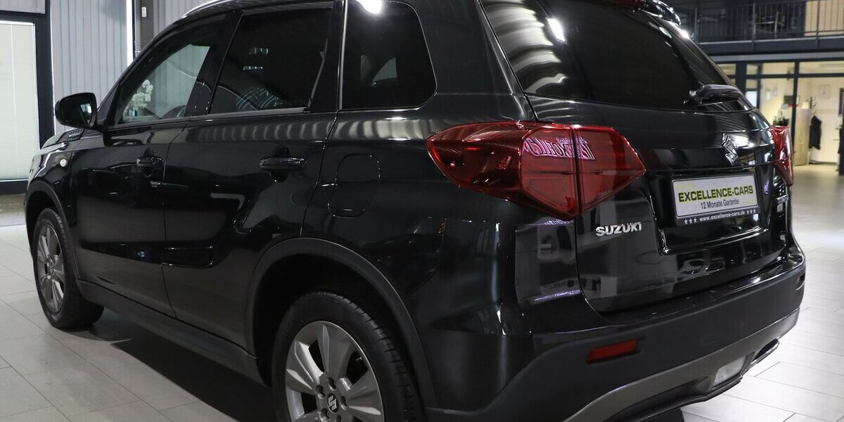 Suzuki Vitara 1.0 CLUB / NAVI+KAMERA, KLIMAAUTOMATIK 62.000 km 12.444 &euro; Hamm 59077