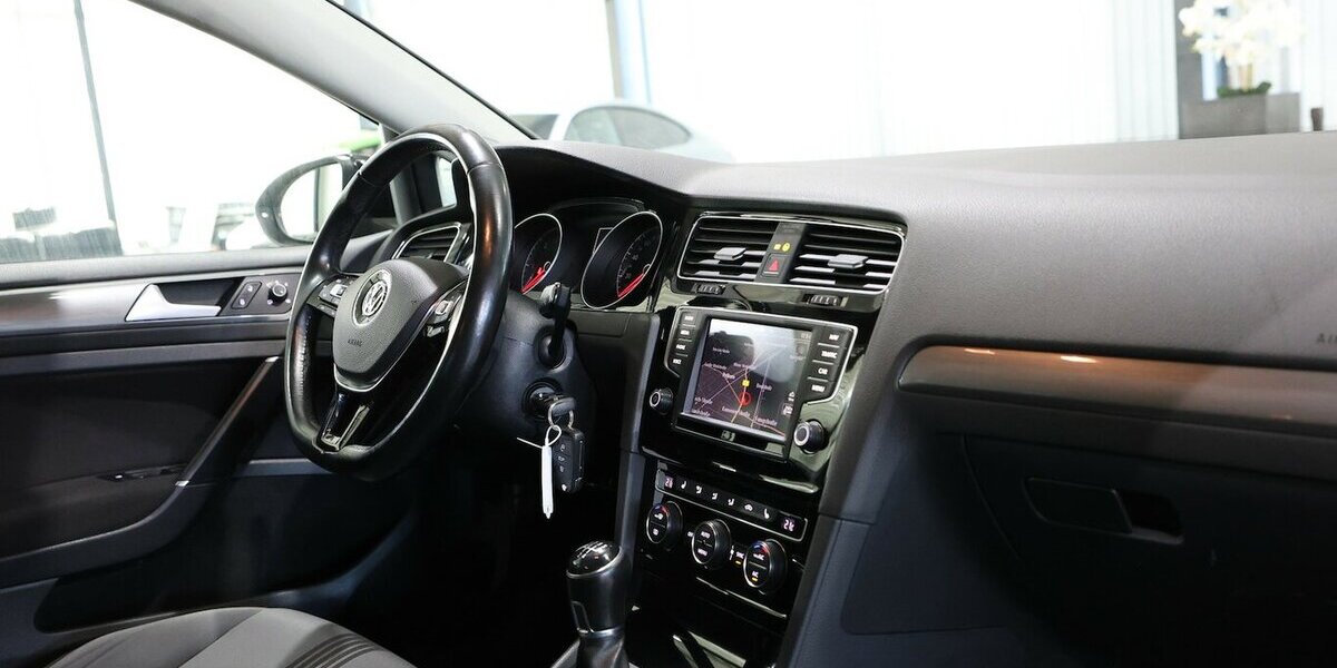 VW Golf VII 1.6 TDI BUSINESS ALLSTAR / NAVI+KAMERA 119.000 km 12.997 &euro; Hamm 59077