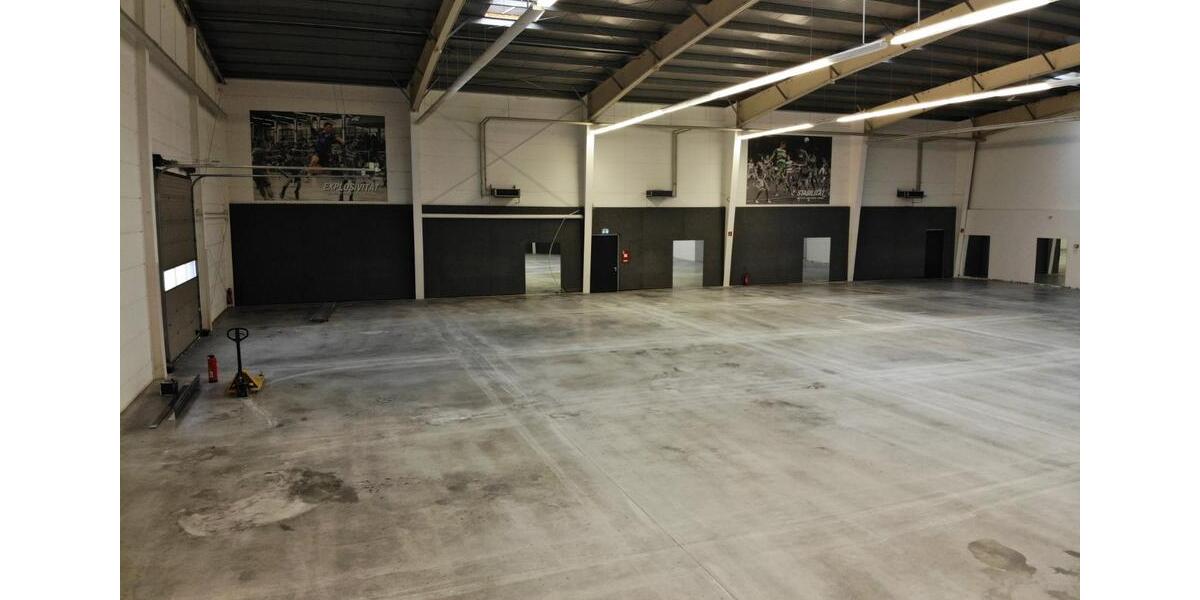 Gewerbe- Lager- Produktionshalle mit Bürofläche zimmer