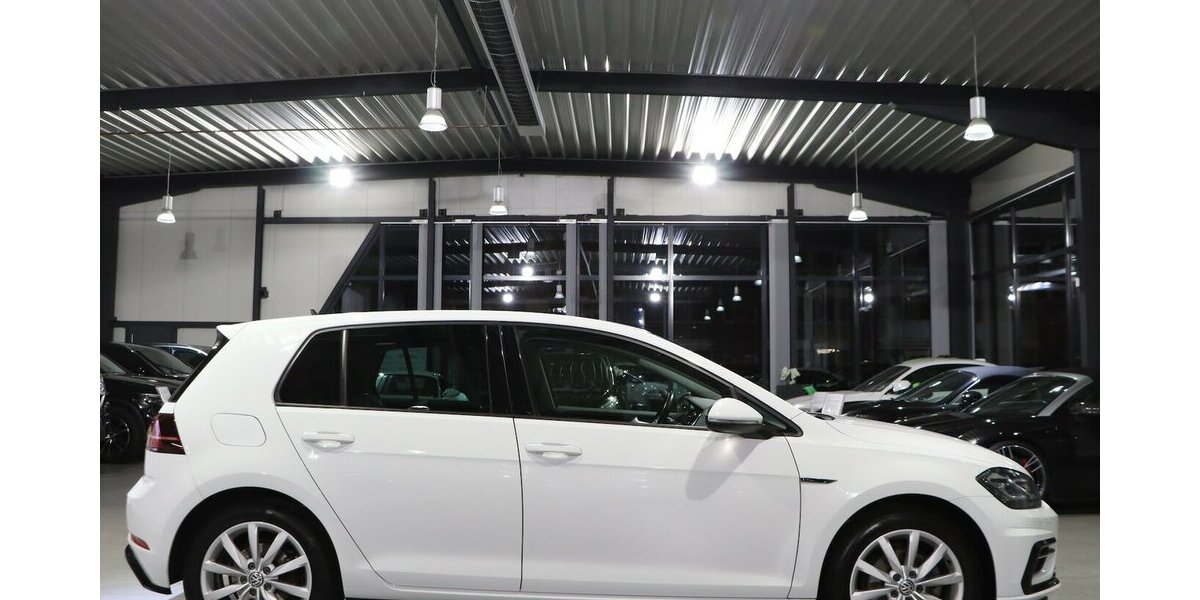 VW Golf VII 1.5 TSI HIGHLINE R-LINE SPORT BLACK LED 192.000 km 12.444 &euro; Hamm 59077