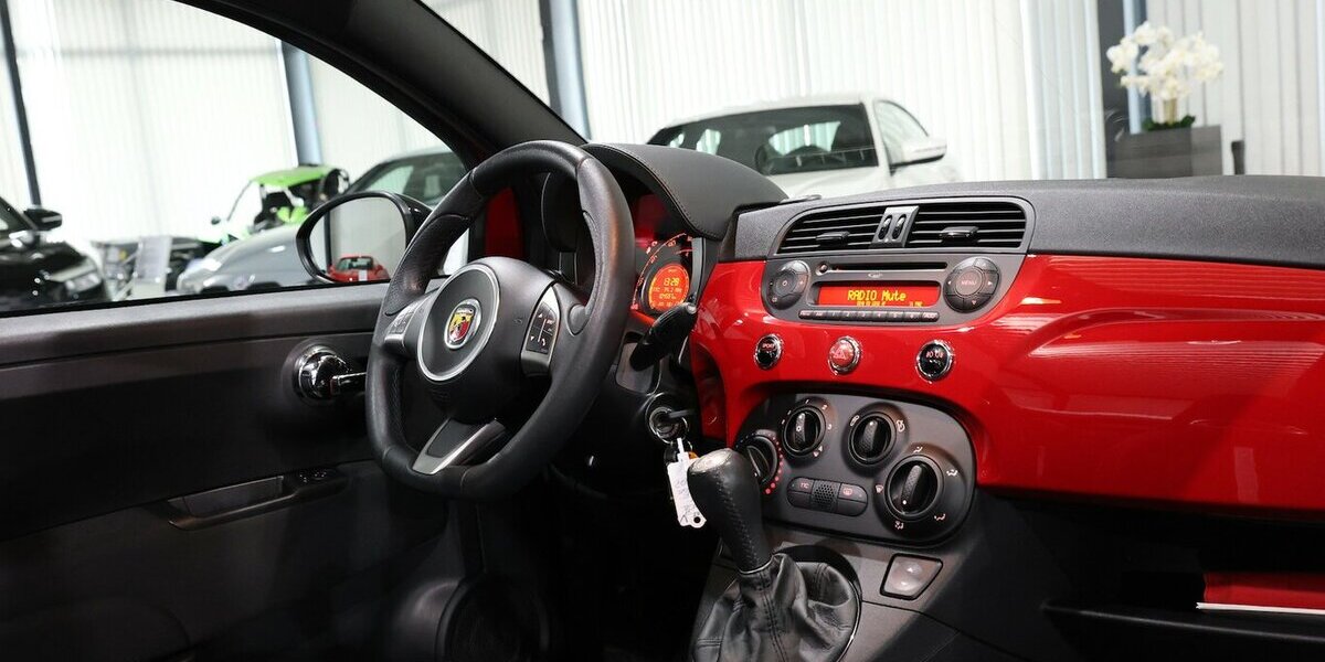Abarth 500C SPORT-MODE / NAVI+ / SPORT-ALCANTARA-SITZE 104.000 km 11.777 &euro; Hamm 59077