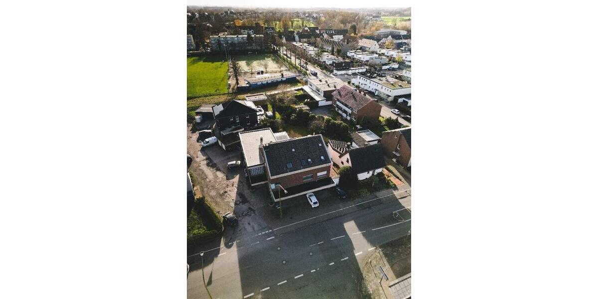 Ebenerdige Laden- Lagerfläche mit PKW-Stellplätzen und Schaufenster 2 zimmer