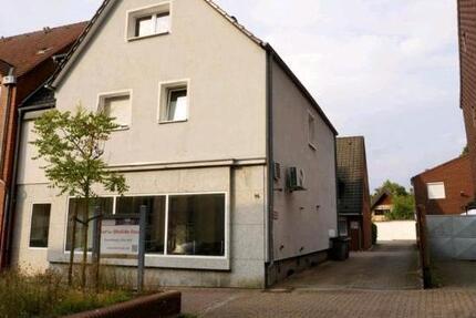 Frisch renovierte 2-Zimmer-Dachgeschosswohnung zimmer