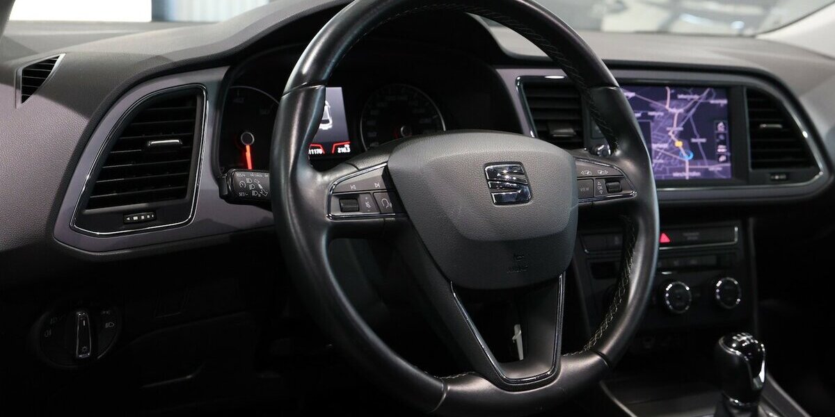 Seat Leon 1.6 TDI STYLE / NAVI-PLUS+APPLE+ANDROID 111.000 km 11.555 &euro; Hamm 59077