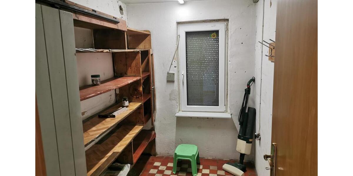 Resthofstelle mit großzügigen Nebengebäuden in Ortsrandlage 5 zimmer