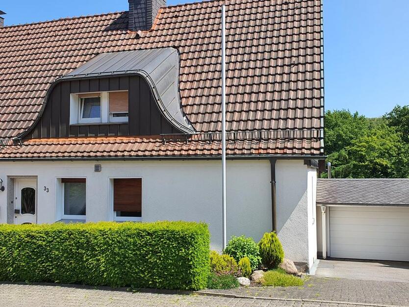 Doppelhaushälfte mit EinliegerWohnung, Teichgarten & Wintergarten