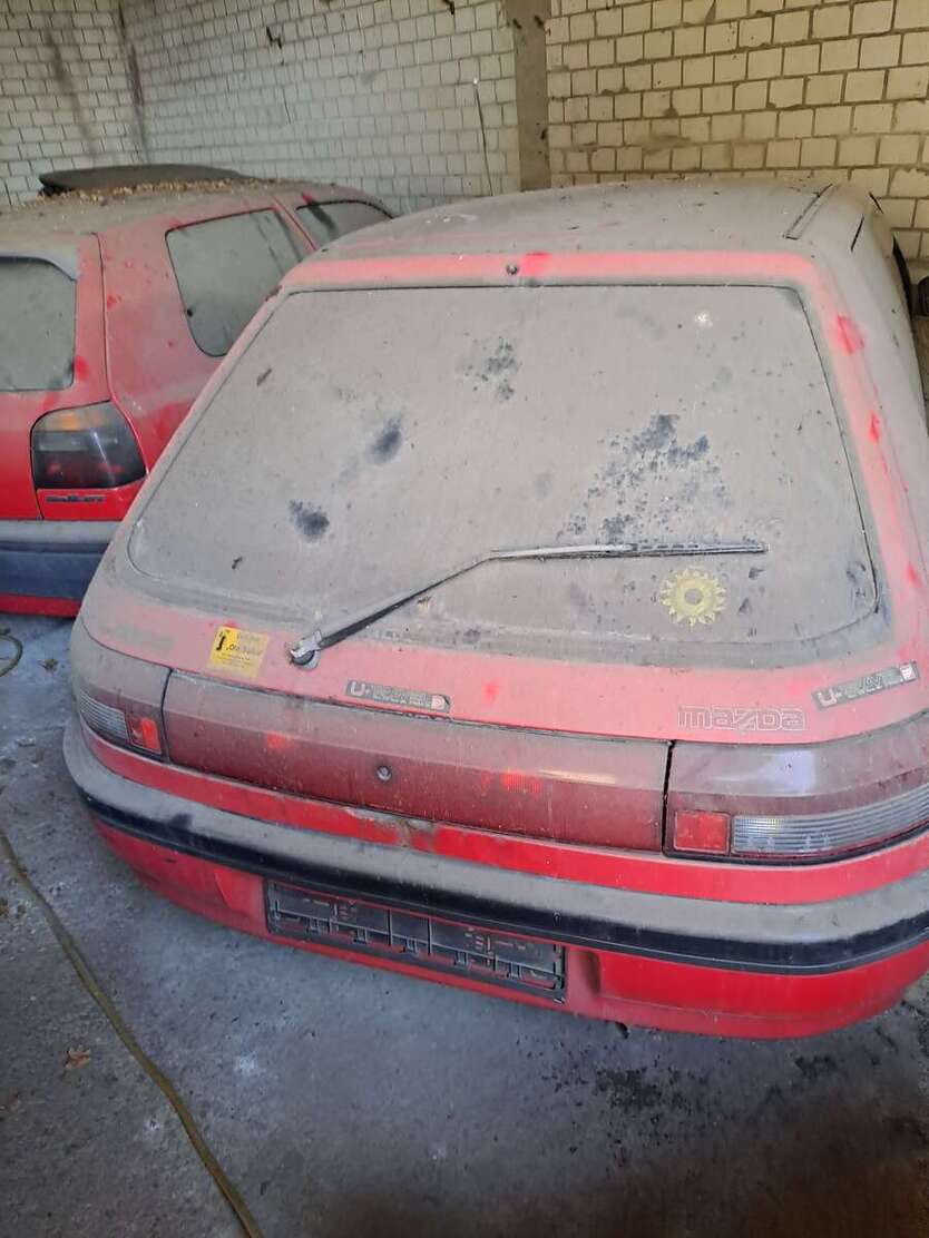 323