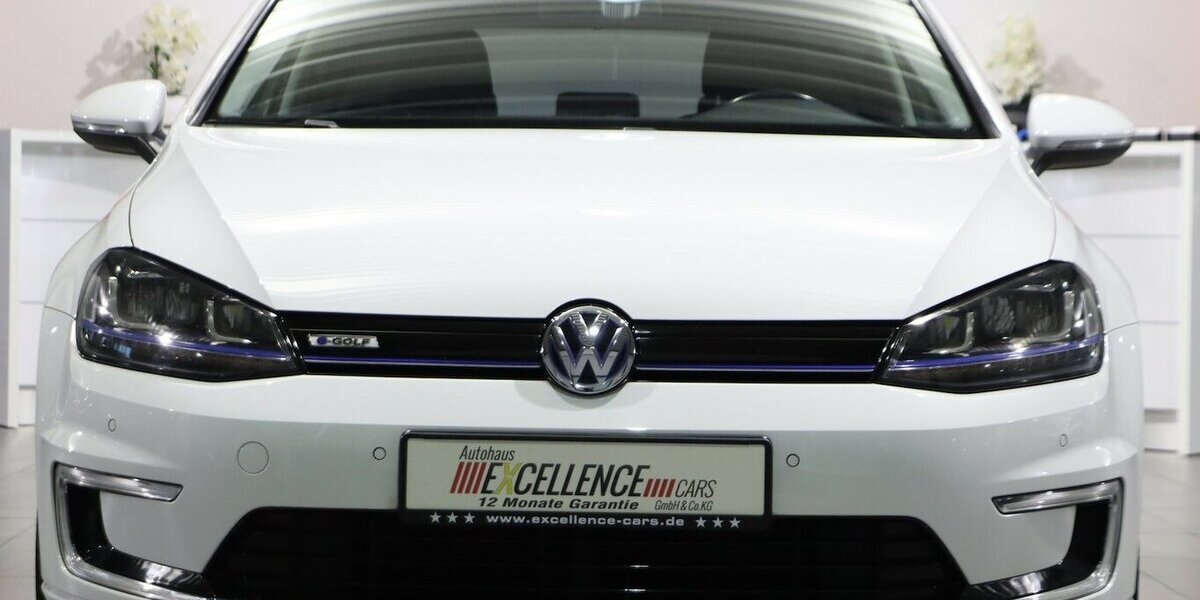 VW Golf E-GOLF VII DSG WHITE / LED / NAVI-DP+APPLE 52.000 km 12.577 &euro; Hamm 59077