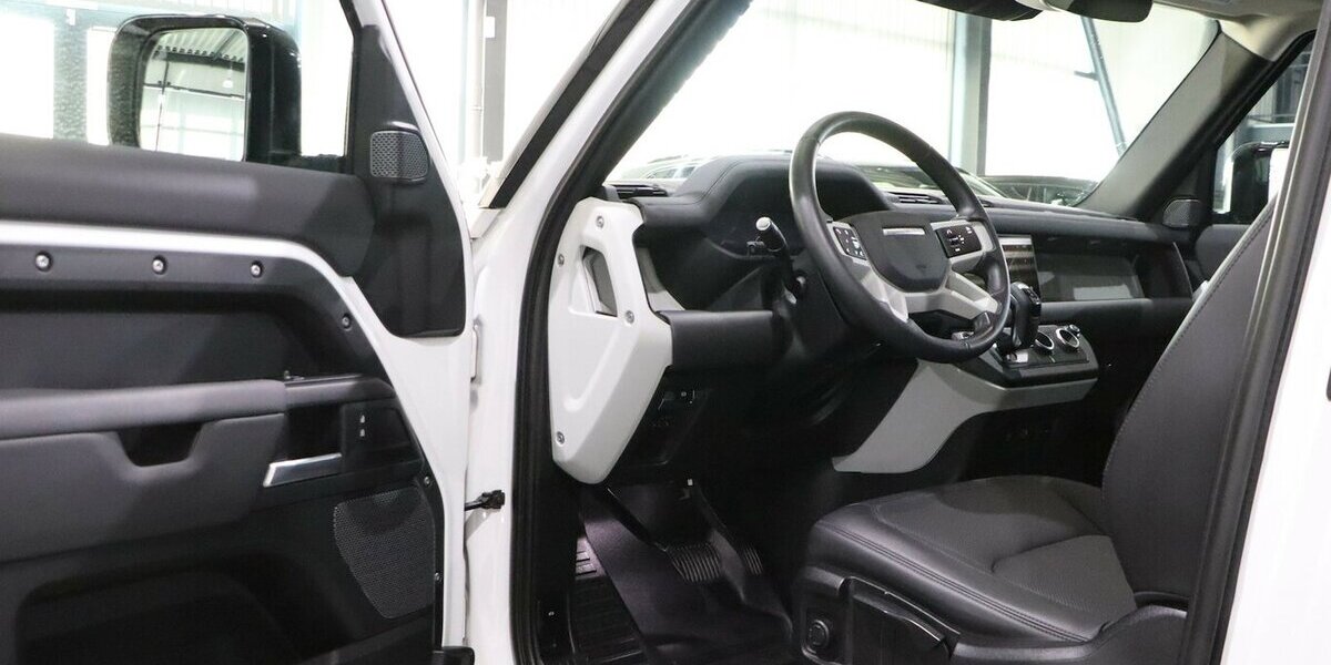 Land Rover Defender D200 90S / 6-SITZER / PANORAMA-SEITEN 69.000 km 54.777 &euro; Hamm 59077