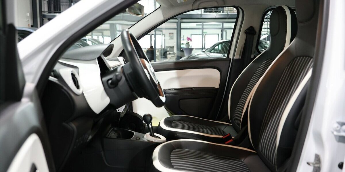 Renault Twingo INTENS ELECTRIC SPURHALTE, LEDER, KAMERA 12.000 km 12.444 &euro; Hamm 59077