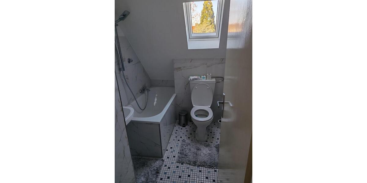 Gemütliche Dachgeschosswohnung mit zusätzlichem Hobbyraum 2 zimmer