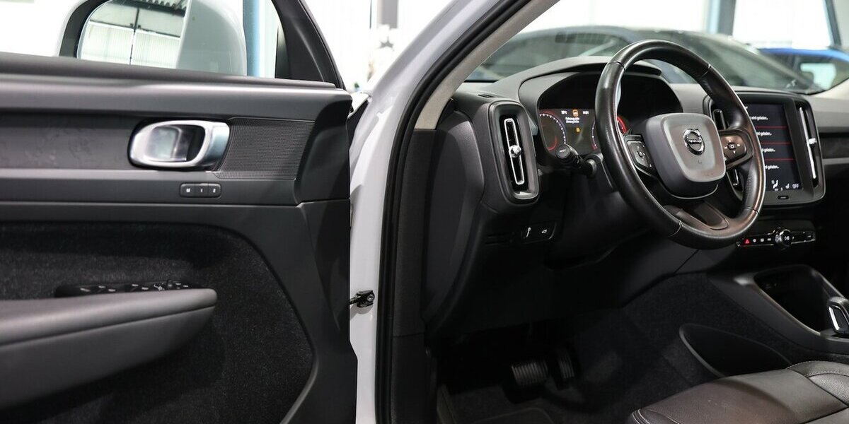 Volvo XC40 BUSINESS / VIRTUAL+NAVI+KAMERA / MATRIX 157.000 km 17.991 &euro; Hamm 59077
