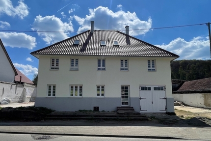Saniertes 3-Familienhaus in Gomadingen - Gestalten Sie Ihr Zuhause mit Aussicht!
