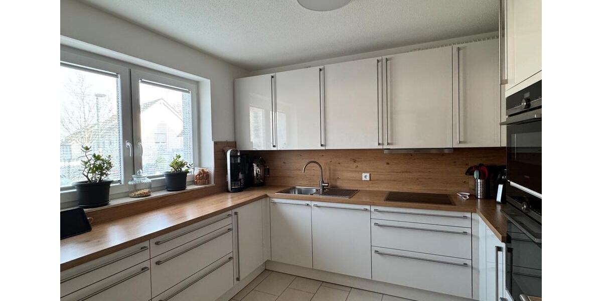 Doppelhaushälfte mit Einbauküche, Wintergarten und Garage 5 zimmer