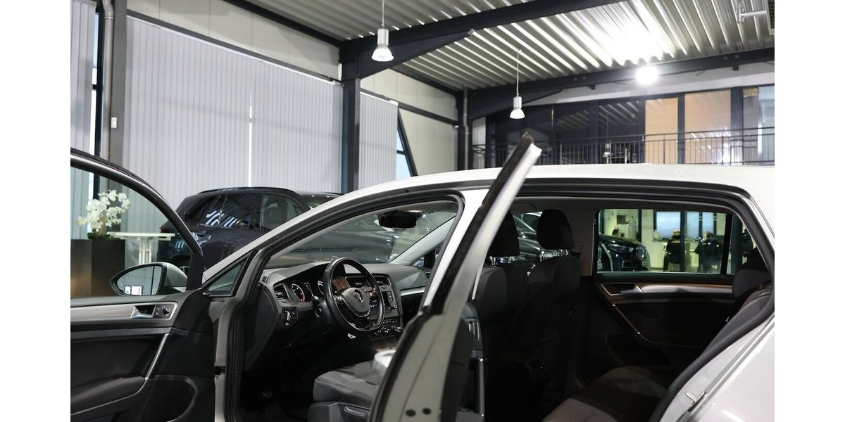 VW Golf VII 1.6 TDI Comfortline COMPOSITION-COLOUR 143.000 km 10.555 &euro; Hamm 59077