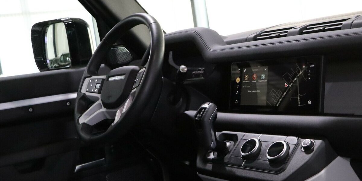 Land Rover Defender D200 90S / 6-SITZER / PANORAMA-SEITEN 69.000 km 54.777 &euro; Hamm 59077
