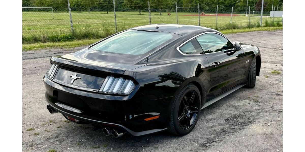 Ford Mustang 162.000 km 28.500 &euro; Hamm 59073