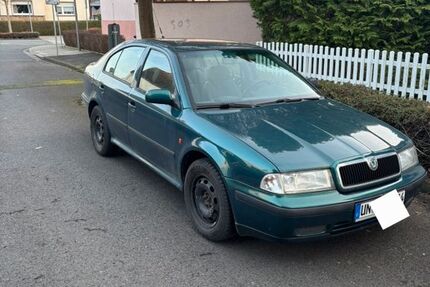Skoda Octavia 206.000 km 999 &euro; Kamen 59174