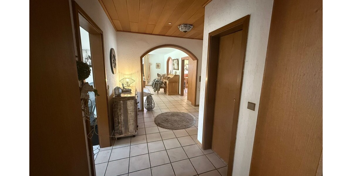 Freistehendes Zweifamilienhaus mit großem Garten in ruhiger Lage von Lünen 8 zimmer