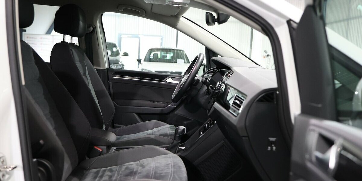 VW Touran 2.0 TDI DSG IQ Comfortline / 7-SITZE, LED 66.000 km 26.777 &euro; Hamm 59077