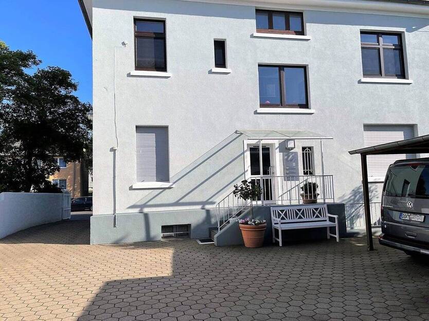 Wohnen und Arbeiten: Stilvolles Mehrfamilien- und Geschäftshaus mit großem Garten. 1 zimmer