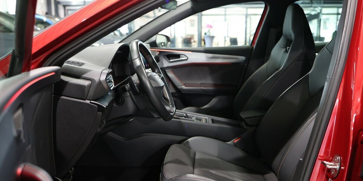 Cupra Leon ST TSI DSG VZ e-Hybrid LED+VC+NAVI+LEDER 35.000 km 23.777 &euro; Hamm 59077