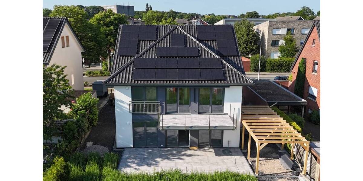 Erstbezug - Hochwertige u. moderne Dachgeschosswohnung über 2 Etagen mit EBK, Balkon ... 6 zimmer