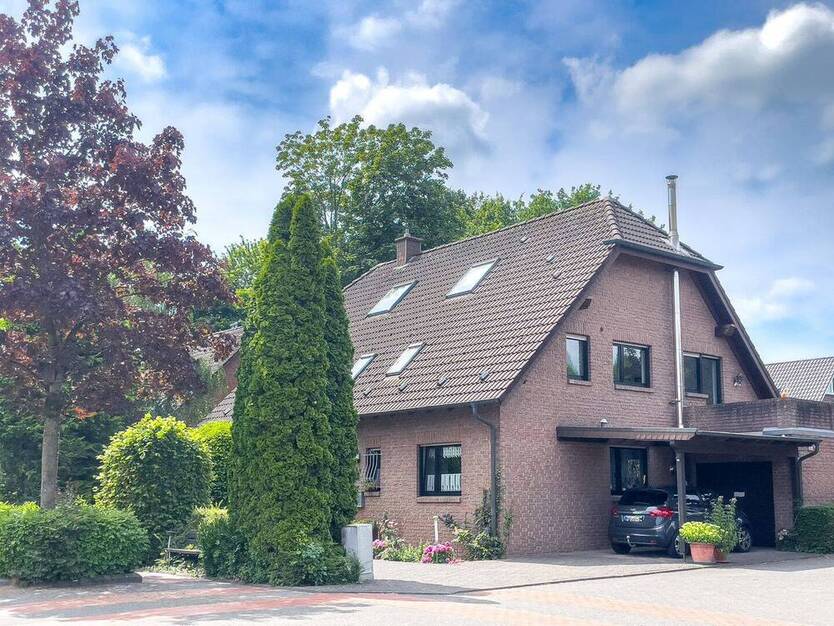 Große Dachgeschosswohnung mit Dachterrasse in beliebtem Wohngebiet 3 zimmer
