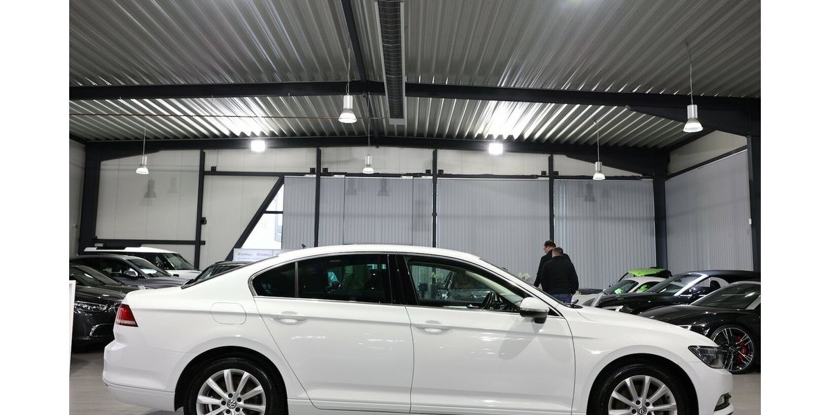 VW Passat 1.6 TDI Comfortline WHITE / MASSAGE+SHZ 176.000 km 9.999 &euro; Hamm 59077