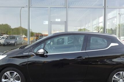Peugeot 208 115.000 km 4.200 &euro; Bergkamen 59192