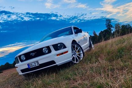 Ford Mustang 85.000 km 24.900 € Soest 59494